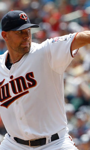 Twins fall in extras after eight scoreless innings from Pelfrey